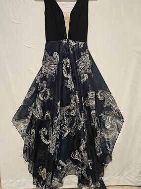 Especia Sleevless Plunge Neck Handkerchief style Maxi Dress S Paisley Print